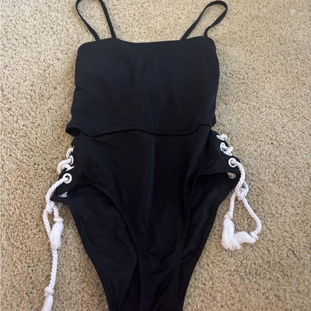 VENUS Elegant Black Garment